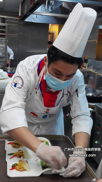 比賽中的陳煥盛老師