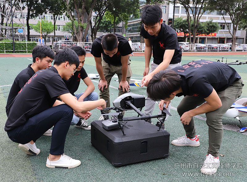 9、無人機整裝待發(fā).JPG