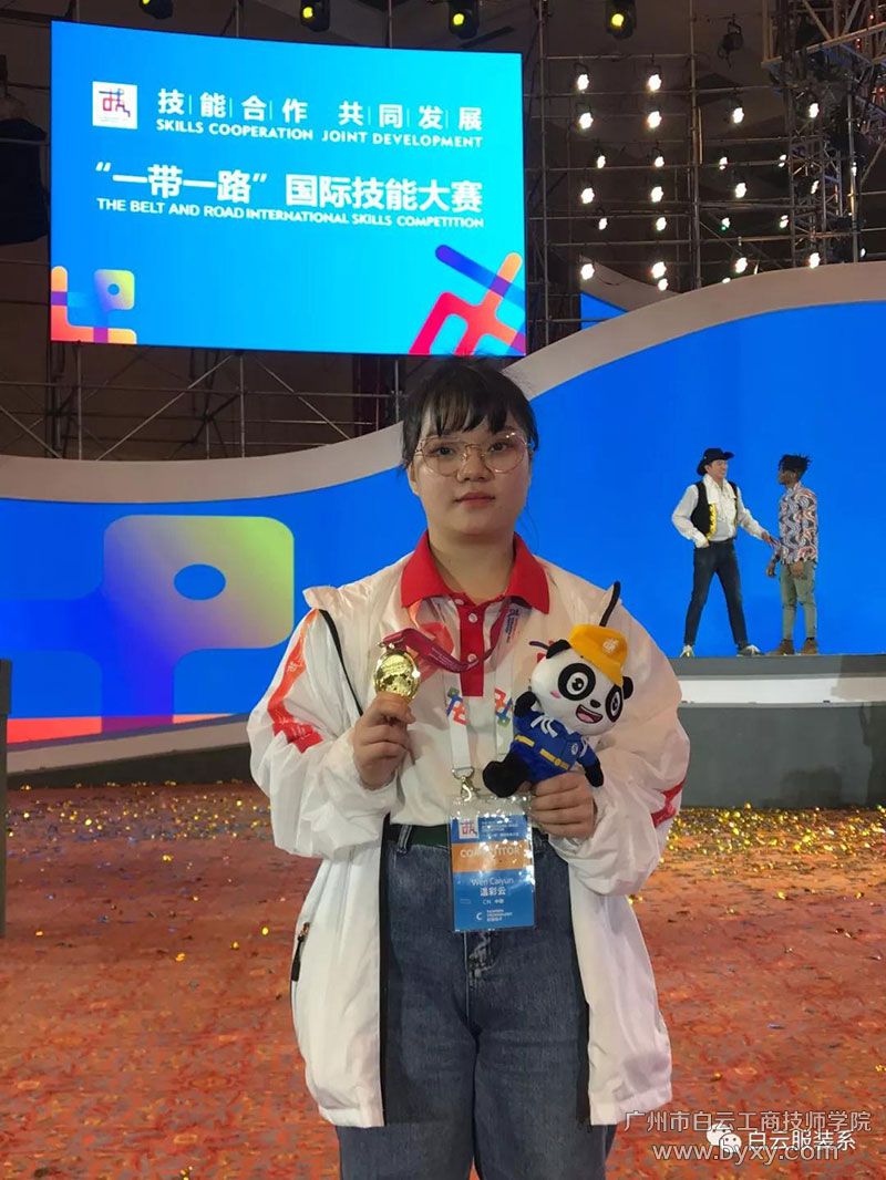 勇奪桂冠的溫彩云同學.jpg