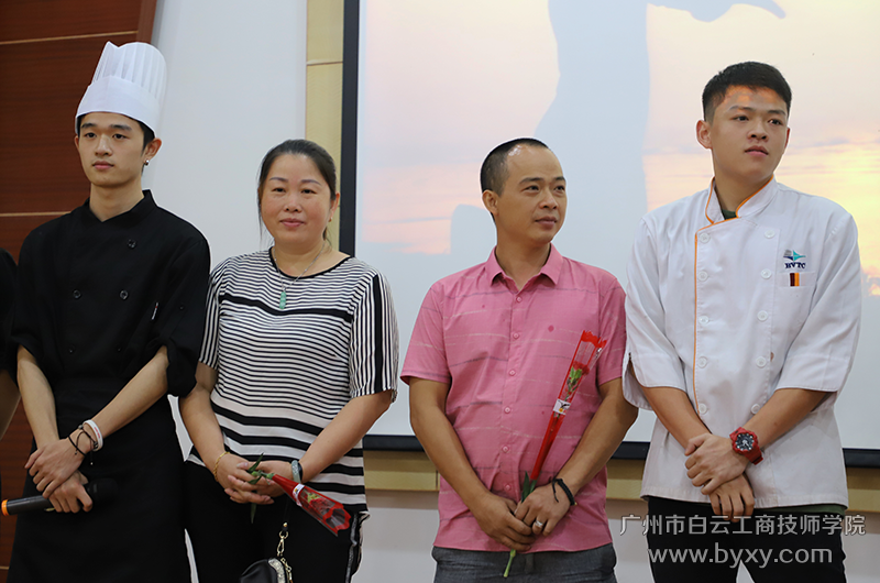 5、兩個兒子，同一個專業(yè)，一樣的優(yōu)秀.png