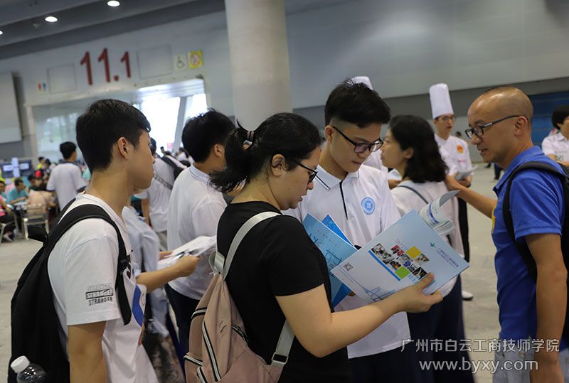 4、家長了解專業(yè)設(shè)置情況.jpg