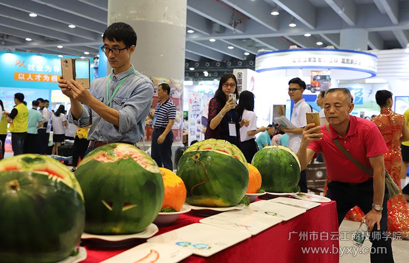 5、家長用手機記錄這分驚艷.jpg