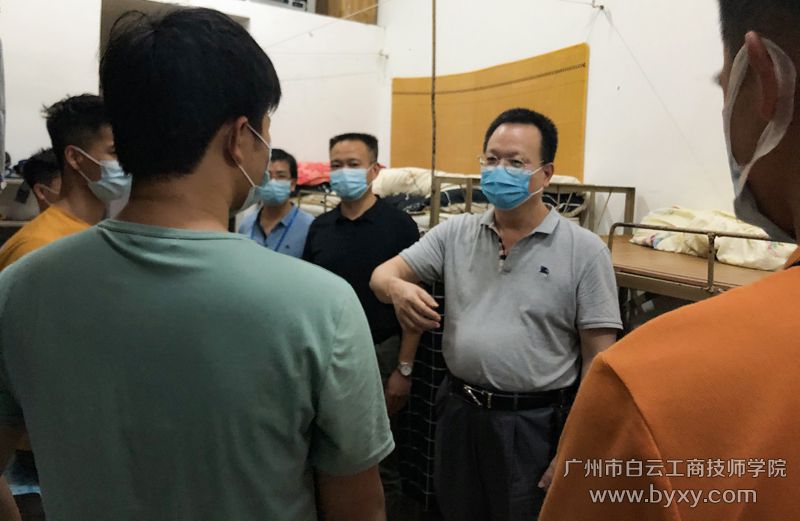 李孟強院長親自帶隊走訪學(xué)生宿舍