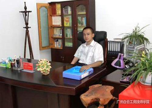 穗日床飾總廠總經(jīng)理兼香港米蘭家紡有限公司董事長(zhǎng) 鄭煒星