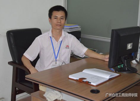 佛山市南??朴陆饘僦破酚邢薰具\(yùn)營總監(jiān)兼財(cái)務(wù)總監(jiān) 顏保生